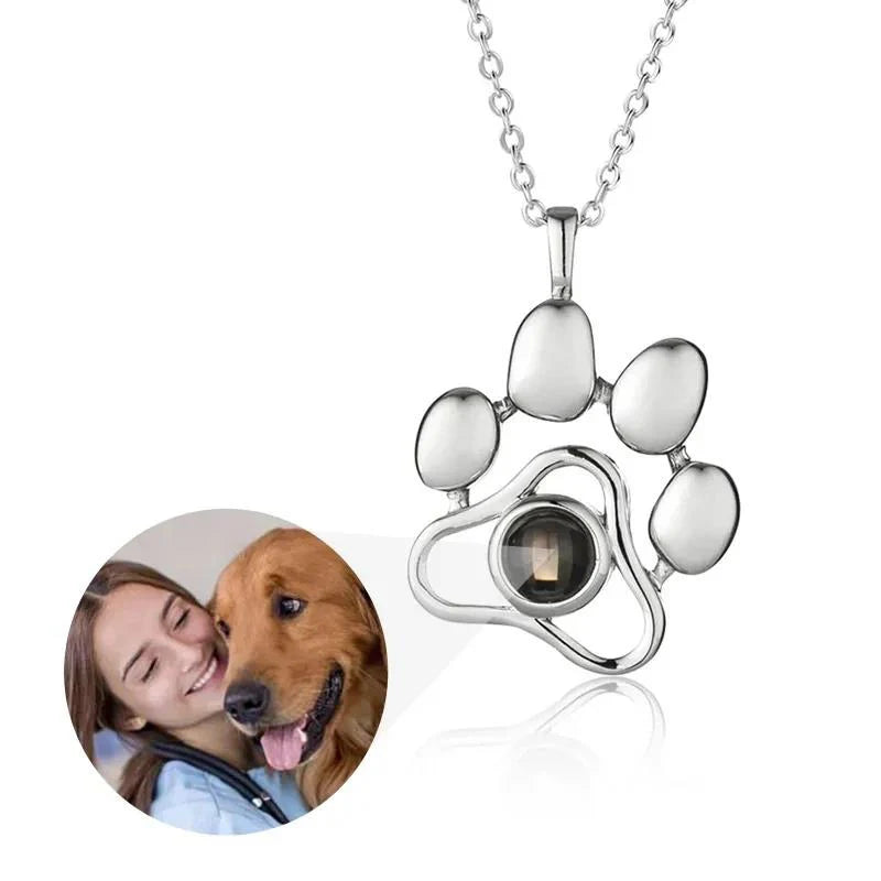 Colar Personalizado com Projeção de Foto – Homenagem ao Seu Animal de Estimação
Guarde para sempre a memória do seu melhor amigo com este colar único e emocional, que projeta a foto do seu animal de estimação dentro