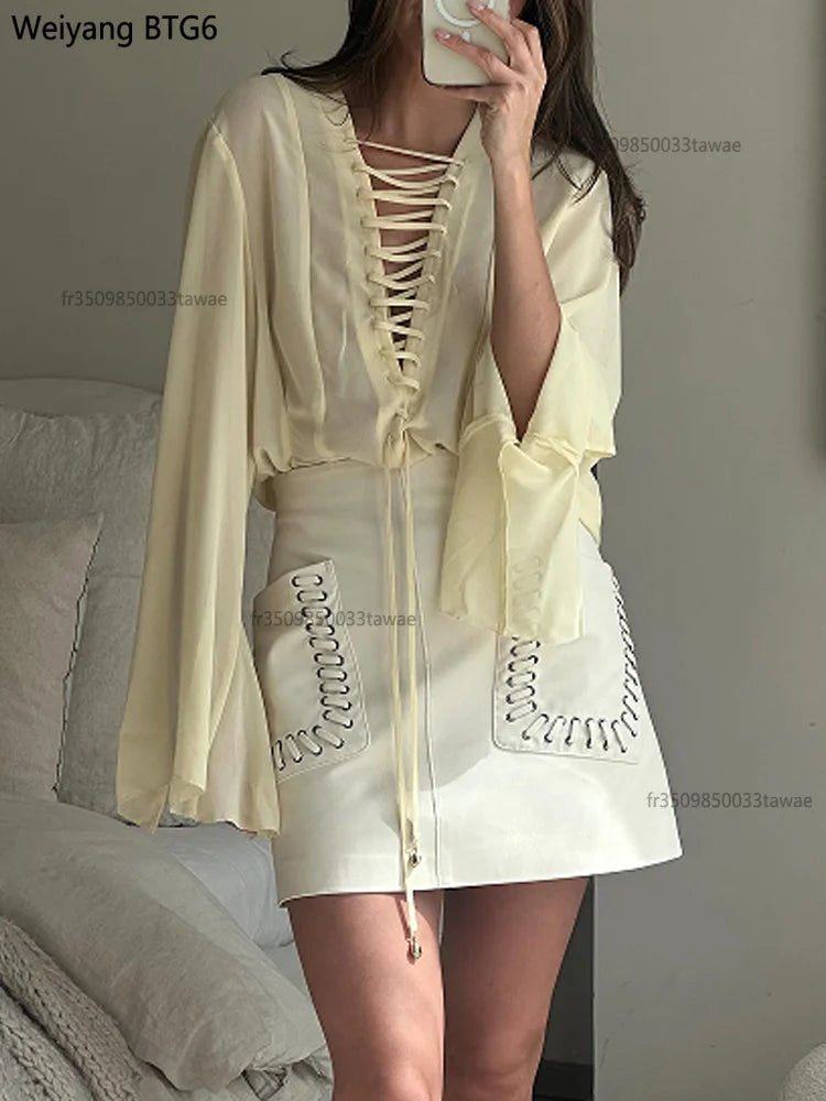 Saia Mini em Couro Fashion para Mulher – Primavera/Verão 2025 | Estilo Y2K
Desfruta do melhor da moda com esta saia mini em couro, perfeita para a estação quente! Com um design moderno inspirado no estilo Y2K, esta saia