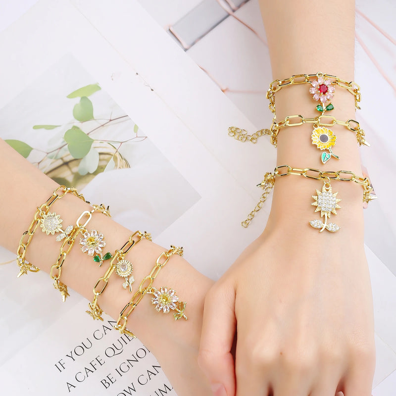 Pulseira Botânica de Cristal com Girassol e Zircónia Estrela
Descubra o encanto natural desta pulseira ajustável, inspirada na beleza dos girassóis e no brilho das estrelas.
Com detalhes delicados em cristal completo e zi