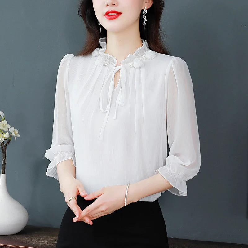 Blusa Feminina Chiffon com Gola Pétala – Elegância Leve para a Primavera/Verão 2024 (Tamanhos M ao 4XL)
Descubra a combinação perfeita entre conforto, charme e leveza com esta blusa feminina em chiffon, ideal para os d