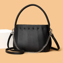 Bolsa de Ombro Pregueada – Estilo Elegante e Compacto
Descubra a elegância prática da nossa Bolsa de Ombro Pregueada Original, ideal para mulheres modernas que valorizam estilo e funcionalidade no dia a dia.
Perfeita como