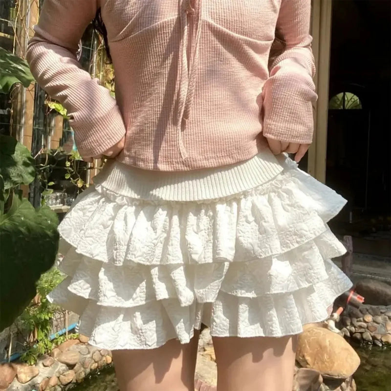 Mini Saia Plissada de Camadas – Estilo Harajuku, Alta Cintura
Dá um toque doce e ousado ao teu visual com esta mini saia de camadas em estilo Harajuku. Com design plissado, cintura subida e corte versátil, é perfeita pa