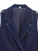 Conjunto Feminino em Denim Azul Escuro – Estilo Retrô & Streetwear
Destaque-se com este conjunto feminino 2 em 1 em jeans azul escuro com design retrô e toque moderno. O look combina um colete cropped com lapela e mangas