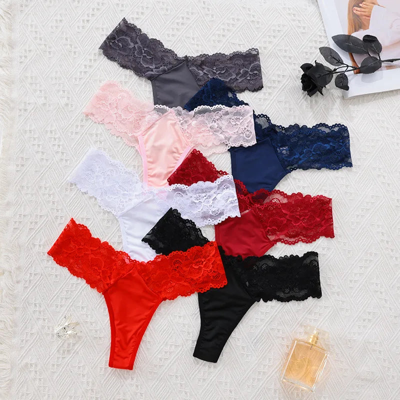 Fio Dental Feminino em Renda Semitransparente – Lingerie Sexy e Confortável

Descubra o equilíbrio perfeito entre sensualidade e conforto com este fio dental feminino confeccionado em renda semitransparente de alta qualid
