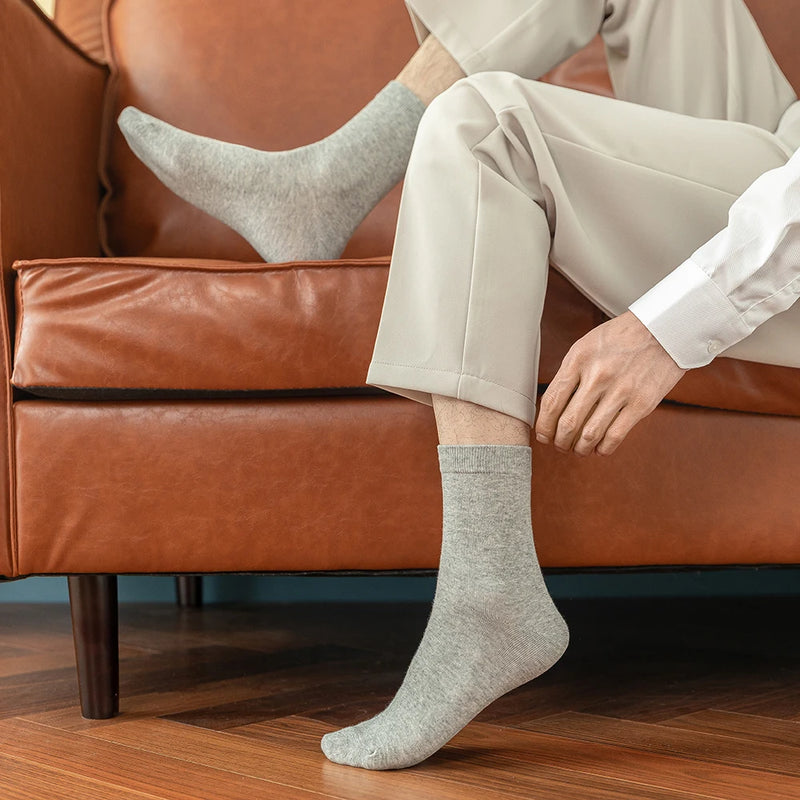 Pack 10 Pares de Meias de Algodão para Homem – Novos Estilos

Descubra o conforto e a qualidade das nossas meias de algodão, perfeitas para o homem moderno. Este pack inclui 10 pares de meias macias, respiráveis e duráv