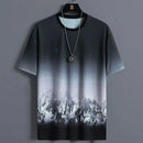 Conjunto Desportivo Masculino em Seda Gelada – Secagem Rápida, Conforto e Estilo Casual

Este conjunto inclui uma T-shirt de manga curta e shorts, fabricados em tecido de seda gelada que proporciona sensação refrescante