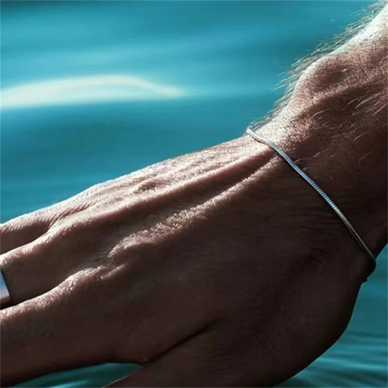 Pulseira Estilo Cadeia Cobra em Aço Inoxidável – Unissexo, Elegância Urbana
Adicione um toque ousado e sofisticado ao seu visual com esta pulseira de cadeia tipo osso de cobra, feita em aço inoxidável de alta durabilid