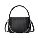 Bolsa de Ombro Pregueada – Estilo Elegante e Compacto
Descubra a elegância prática da nossa Bolsa de Ombro Pregueada Original, ideal para mulheres modernas que valorizam estilo e funcionalidade no dia a dia.
Perfeita como