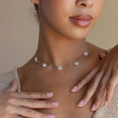 Colar Elegante com Flor de Cinco Pétalas em Aço Inoxidável – Acessório Feminino para Ocasiões Especiais
Destaque o seu estilo com este delicado colar com pendente de flor de cinco pétalas, fabricado em aço inoxidáve