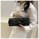 Bolsa Feminina Elegante 2025 – Estilo Retro com Padrão Crocodilo
Descubra a sofisticação da nova tendência de 2025!
Esta bolsa feminina preta combina o charme do design retro com o toque moderno do couro PU texturizado