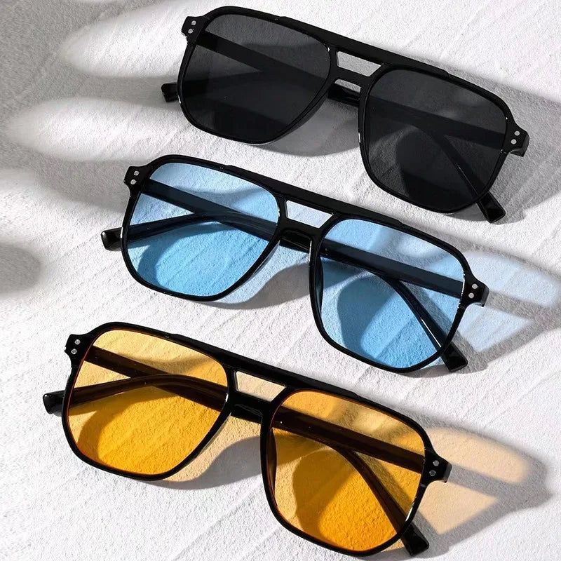 Óculos de Sol Vintage Unissexo – Design Quadrado, Estilo Premium
Destaque-se com estes óculos de sol vintage de grande dimensão, ideais para homens e mulheres que valorizam estilo e proteção. Com armação quadrada e a