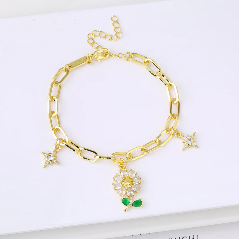 Pulseira Botânica de Cristal com Girassol e Zircónia Estrela
Descubra o encanto natural desta pulseira ajustável, inspirada na beleza dos girassóis e no brilho das estrelas.
Com detalhes delicados em cristal completo e zi