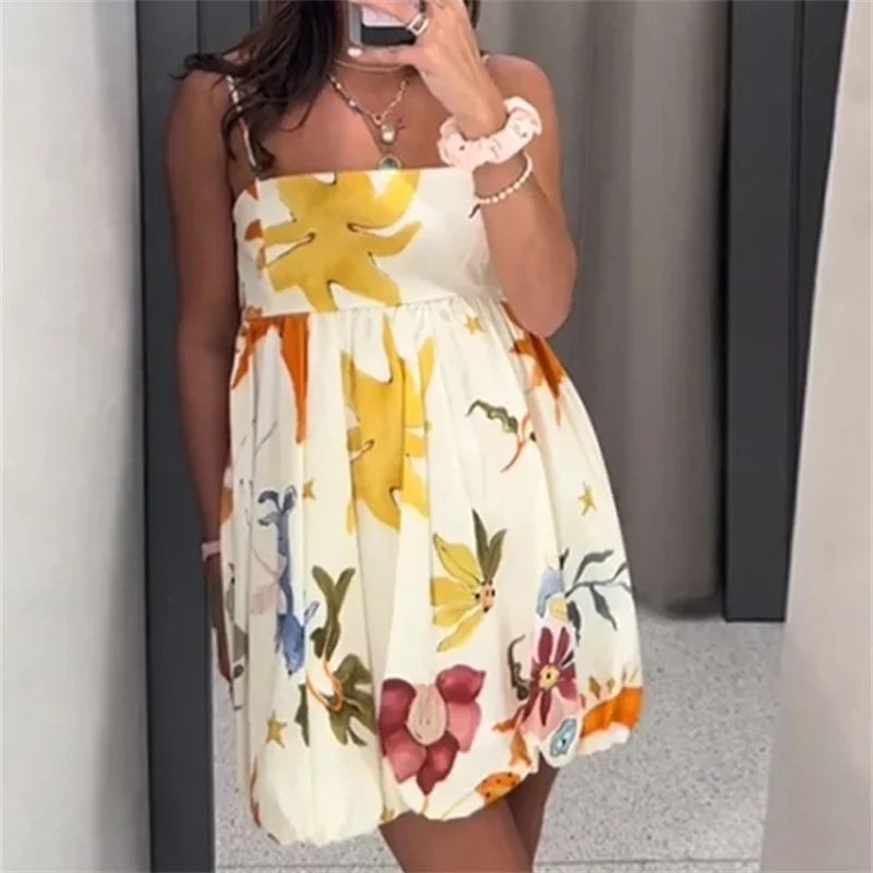 Vestido Mini Slip Feminino – Verão 2025
Destaque-se neste verão com o Vestido Mini Slip sem mangas, perfeito para dias quentes e ocasiões especiais. Com um design leve e elegante, este vestido combina o charme do estilo