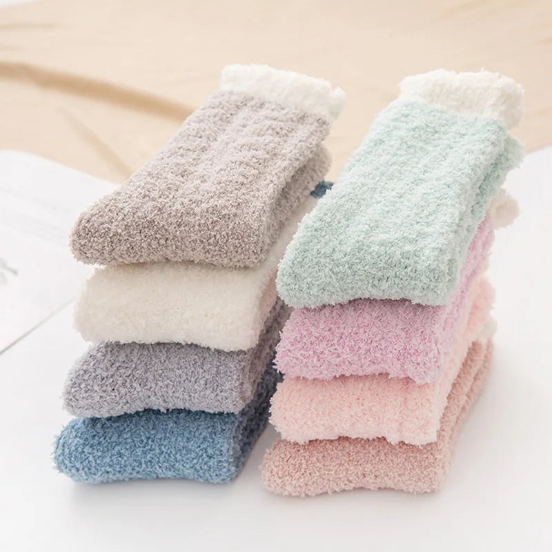 4 Pares de Meias Quentes e Felpudas para Mulheres – Perfeitas para o Inverno
Mantenha os seus pés confortáveis e quentinhos com estas meias térmicas grossas, ultra macias e felpudas. Ideais para usar em casa, no chão fr