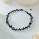 Colar Choker com Pérolas de Água Doce Barrocas Naturais – Elegância Autêntica
Descubra a beleza única do nosso colar tipo choker com pérolas de água doce barrocas reais. Com um design delicado e sofisticado, este col