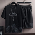 Conjunto Casual Masculino 2 Peças – Camiseta Manga Curta em Seda de Gelo com Estampa Gradient + Shorts Esportivo de Verão

Desfrute do máximo conforto e estilo neste verão com o nosso conjunto masculino casual. A camise