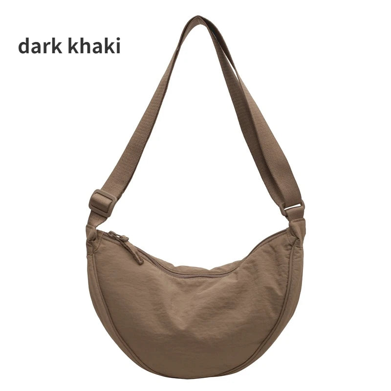 Bolsa Mensageira Feminina em Nylon – Estilo Casual, Grande Capacidade
Descubra a combinação perfeita entre elegância, funcionalidade e conforto com esta bolsa mensageira feminina em nylon de alta qualidade.
Com um design