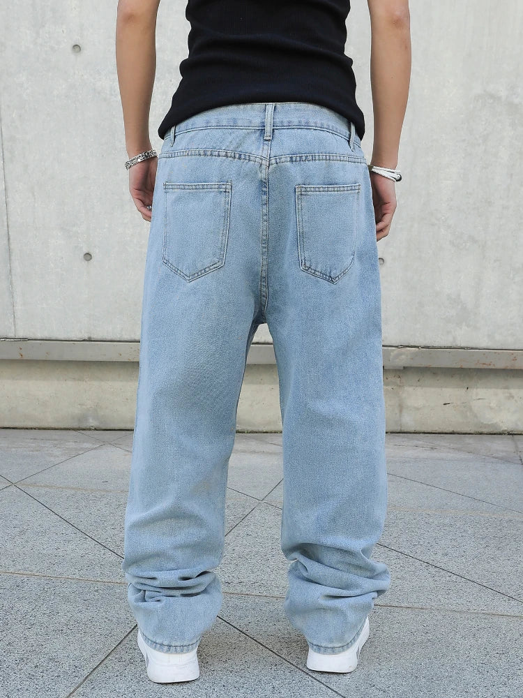 Destaque-se com estas calças jeans baggy masculinas, ideais para os dias de primavera e outono. Com corte reto e oversized, oferecem um visual moderno, urbano e confortável. Feitas em denim de alta qualidade, têm acabament