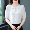 Blusa Feminina Chiffon com Gola Pétala – Elegância Leve para a Primavera/Verão 2024 (Tamanhos M ao 4XL)
Descubra a combinação perfeita entre conforto, charme e leveza com esta blusa feminina em chiffon, ideal para os d