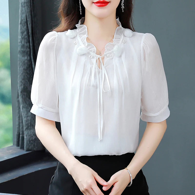 Blusa Feminina Chiffon com Gola Pétala – Elegância Leve para a Primavera/Verão 2024 (Tamanhos M ao 4XL)
Descubra a combinação perfeita entre conforto, charme e leveza com esta blusa feminina em chiffon, ideal para os d
