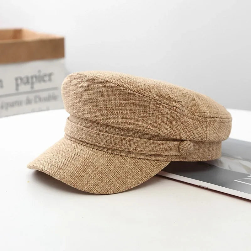 Boné Estilo Militar Feminino – Retrô Inglês em Linho Respirável
Adiciona um toque de elegância vintage ao teu look com este boné estilo militar feminino, inspirado na moda retrô britânica. Fabricado em linho leve e