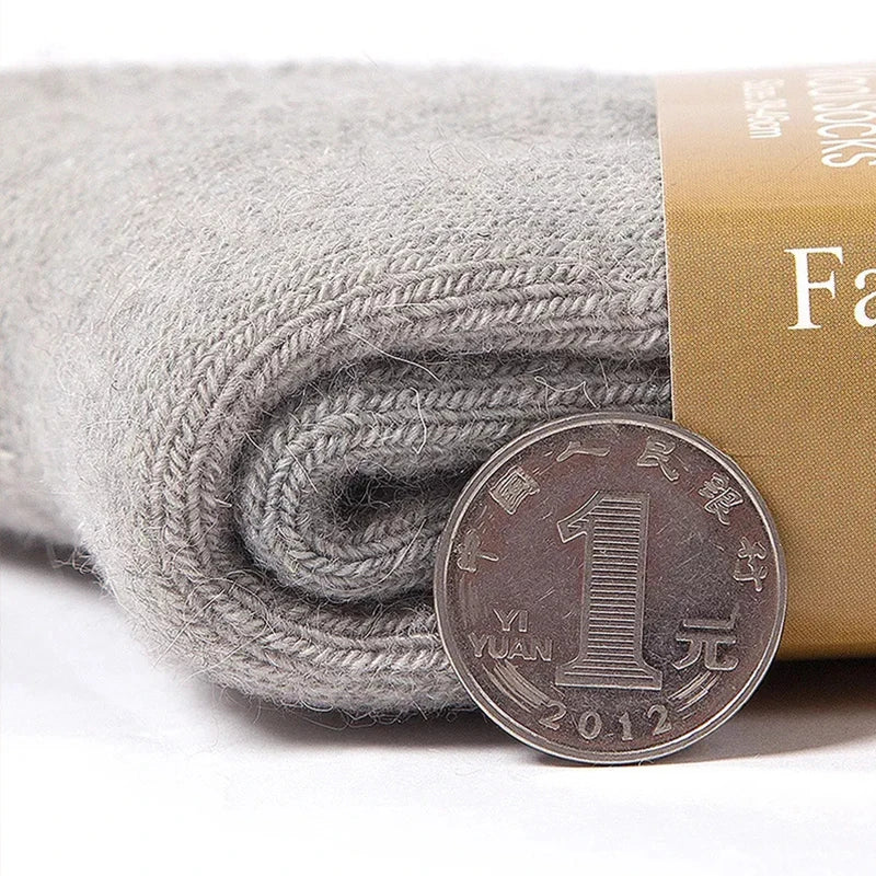 1 Par de Meias Térmicas de Inverno para Mulheres e Homens – Meias Super Grossas de Lã Merino, Quentes, Peludas e Resistentes ao Frio, Ideais para Neve

Mantenha os seus pés confortáveis e quentinhos mesmo nos dias mais