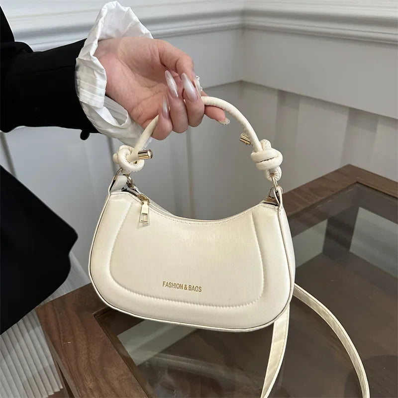 Bolsa de Ombro em Couro PU Macio – Elegância e Versatilidade para o Dia a Dia
Descubra o equilíbrio perfeito entre estilo e funcionalidade com esta bolsa tote feminina em couro PU macio. Com um design moderno e acabament