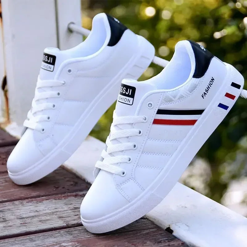 Tênis Casuais Masculinos em Couro PU – Leves, Respiráveis e Confortáveis

Descubra o equilíbrio perfeito entre estilo e conforto com estes ténis casuais masculinos. Fabricados em couro PU de alta qualidade, oferecem le
