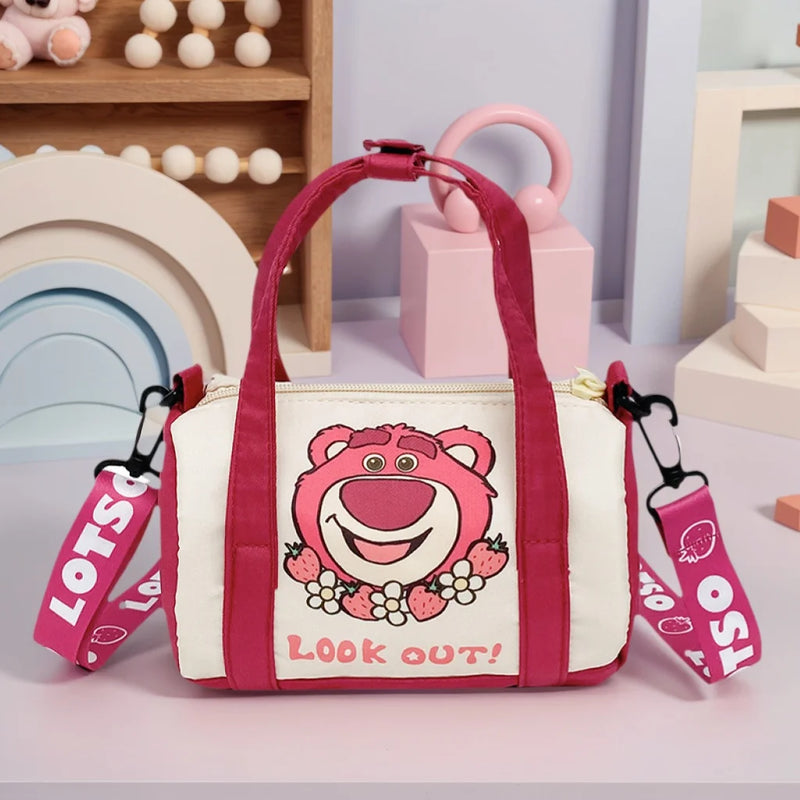 Bolsa de Ombro em Lona com Estilo Stitch — Feminina, Casual e Super Fofa!
Adiciona charme e praticidade ao teu look com esta bolsa de ombro em lona, inspirada no estilo kawaii do Stitch! Ideal para o dia a dia, esta peça c