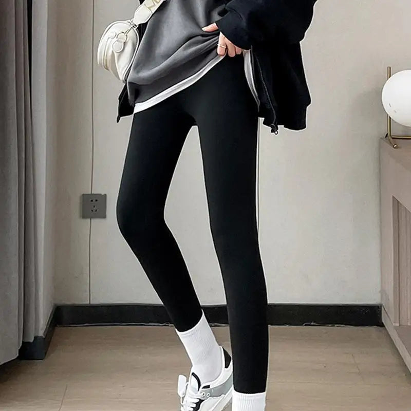 Leggings Térmicas Femininas de Inverno – Conforto e Calor nos Dias Frios
Mantenha-se aquecida com estilo! As nossas leggings térmicas femininas são forradas com um tecido ultra macio e aconchegante, ideais para enfrentar