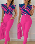 Conjunto Feminino Elegante 2 Peças – Verão Estampado com Decote em V e Calças com Cinto
Atualize o seu guarda-roupa com este conjunto feminino elegante e versátil, perfeito para os dias quentes de verão.
A parte superi