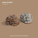 Chapéu Piloto de Moda Feminino com Estampa Leopardo em Pelúcia – Novo da Coreia do Sul | Boné Versátil com Proteção para as Orelhas, Ideal para Esqui e Dias Frios

Descubra o equilíbrio perfeito entre estilo e confor