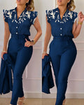 Conjunto Feminino Elegante 2 Peças – Verão Estampado com Decote em V e Calças com Cinto
Atualize o seu guarda-roupa com este conjunto feminino elegante e versátil, perfeito para os dias quentes de verão.
A parte superi