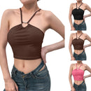 Blusa sem mangas, justa e com design moderno, perfeita para destacar a silhueta. Possui alças cruzadas ultra curtas e um estilo ousado e sensual, com acabamento levemente dessaturado que traz um toque urbano e sofisticado à