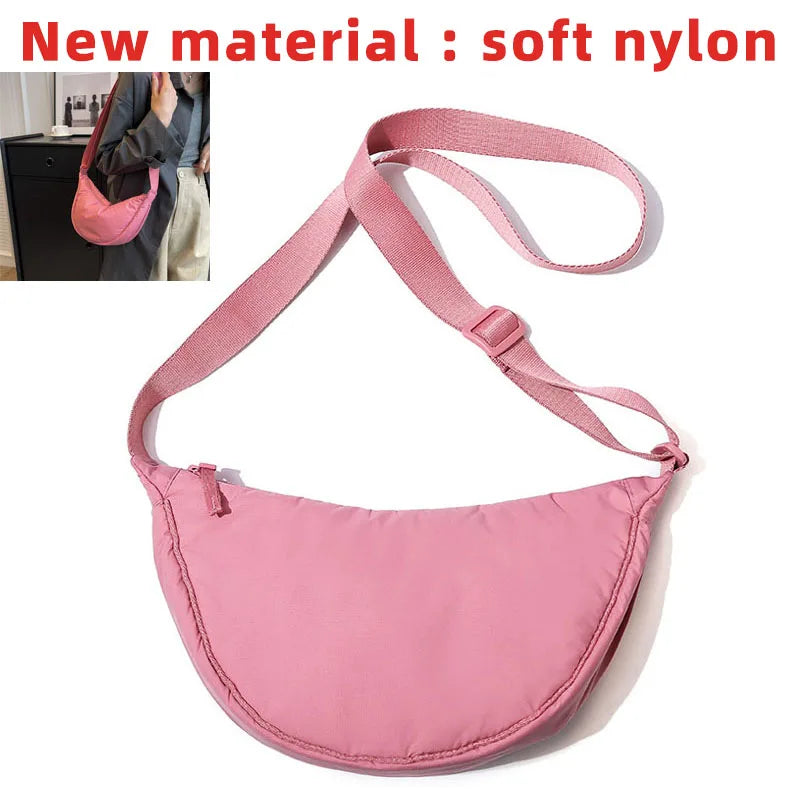 Bolsa Mensageira Feminina em Nylon – Estilo Casual, Grande Capacidade
Descubra a combinação perfeita entre elegância, funcionalidade e conforto com esta bolsa mensageira feminina em nylon de alta qualidade.
Com um design