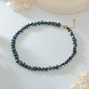 Colar Choker com Pérolas de Água Doce Barrocas Naturais – Elegância Autêntica
Descubra a beleza única do nosso colar tipo choker com pérolas de água doce barrocas reais. Com um design delicado e sofisticado, este col