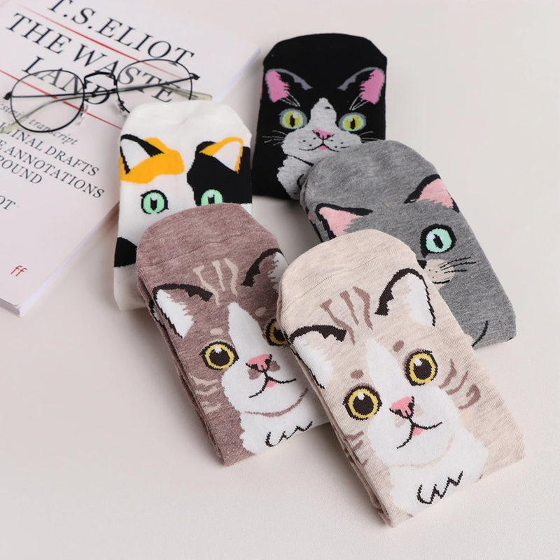 Pack 5 Pares de Meias de Algodão Coloridas Kawaii – Estilo Fofo e Confortável para Mulheres

Descubra o toque perfeito de conforto e estilo com este conjunto de 5 pares de meias de algodão coloridas, com designs kawaii s