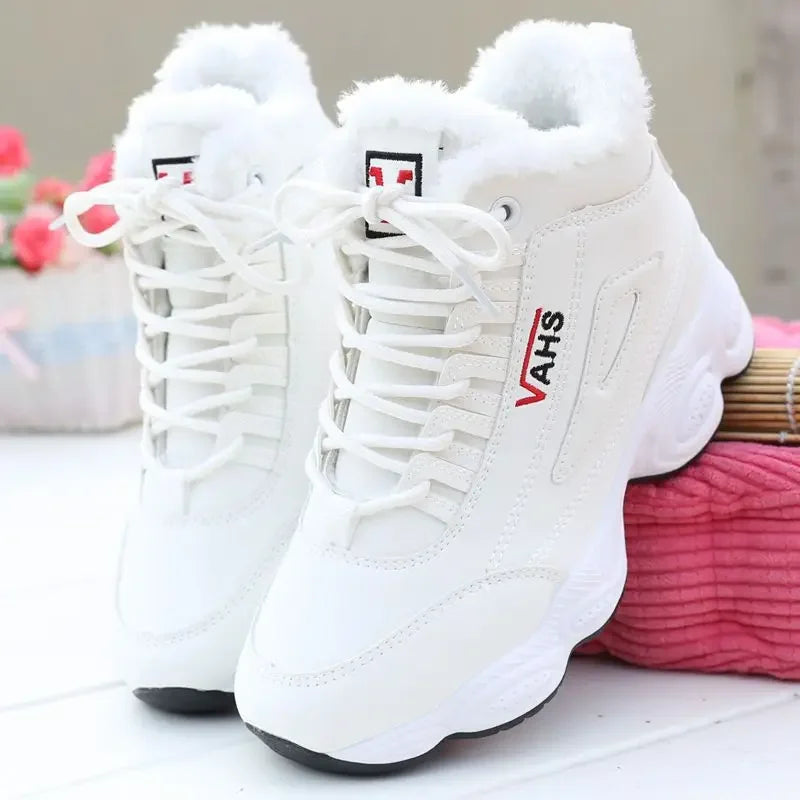 Botas Térmicas Femininas de Inverno com Plataforma Antiderrapante
Enfrente o frio com estilo e conforto! As nossas botas de inverno femininas com sola grossa e interior em veludo foram desenhadas para manter os seus pés qu