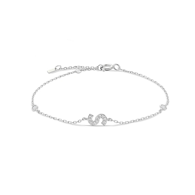 Pulseira Personalizada ANDYWEN com Inicial – Prata Esterlina 925 & Banho de Ouro
Descubra a elegância da joalharia personalizada com a pulseira ANDYWEN — uma peça sofisticada em prata esterlina 925 com banho de ouro bri