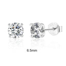 Brincos de Moissanite 0,5 a 1,2 ct – Prata de Lei 925 Banhada a Ouro | Joalharia Fina Feminina
Eleve o seu estilo com estes deslumbrantes brincos de ponto de luz com Moissanite, disponíveis em tamanhos de 0,5 a 1,2 quilate