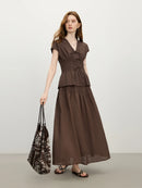 Blusa Feminina FSLE com Laço Sofisticado e Decote em V – Verão 2025
Modelo: 25FS12737

Descubra o charme da elegância moderna com esta blusa feminina da FSLE, ideal para ocasiões especiais e visuais requintados. Com um