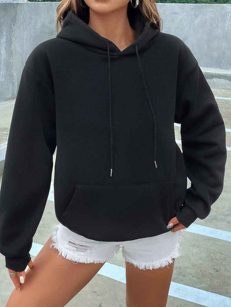 Moletom Feminino Casual Unissexo com Bolso Criativo – Conforto e Estilo Urbano
Destaque-se com este moletom de cor sólida, perfeito para dias mais frescos. Feito em felpa macia e confortável, combina com qualquer look —