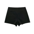 Mini Saia Short Assimétrica Feminina – Coleção TRAF 2024
Descobre a combinação perfeita entre conforto e estilo com esta mini saia preta com short embutido. O design assimétrico e a cintura alta valorizam a silhueta e