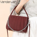 Bolsa de Ombro Pregueada – Estilo Elegante e Compacto
Descubra a elegância prática da nossa Bolsa de Ombro Pregueada Original, ideal para mulheres modernas que valorizam estilo e funcionalidade no dia a dia.
Perfeita como