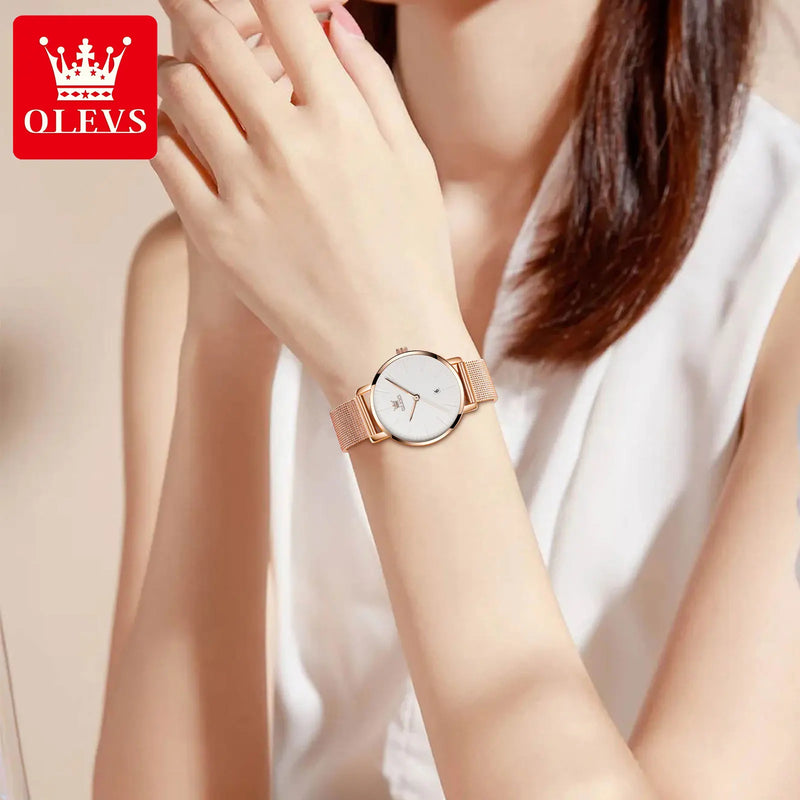 Relógio de Luxo Feminino OLEVS em Ouro Rosé – Elegância e Sofisticação no Seu Pulso
Descubra o charme atemporal do Relógio de Pulso OLEVS, desenhado especialmente para mulheres que valorizam a elegância discreta. Com