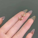 Brinco Pequeno Estrela em Prata 925 – Elegância Delicada para o Dia a Dia

Descubra a simplicidade sofisticada deste brinco pequeno em formato de estrela, feito em prata 925 de alta qualidade. Ideal para quem procura um ac