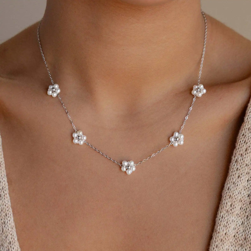 Colar Elegante com Flor de Cinco Pétalas em Aço Inoxidável – Acessório Feminino para Ocasiões Especiais
Destaque o seu estilo com este delicado colar com pendente de flor de cinco pétalas, fabricado em aço inoxidáve