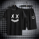 Conjunto Desportivo Masculino em Seda Gelada – Secagem Rápida, Conforto e Estilo Casual

Descubra o conforto e a leveza deste conjunto masculino composto por T-shirt de manga curta e calções. Fabricado em tecido de seda