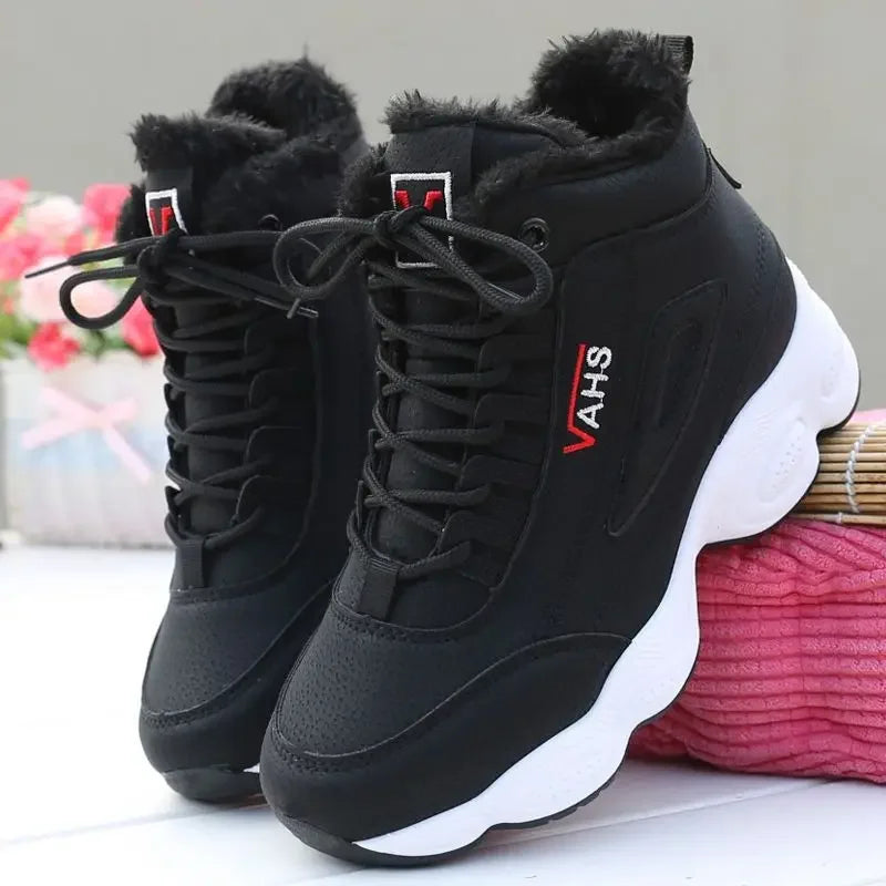 Botas Térmicas Femininas de Inverno com Plataforma Antiderrapante
Enfrente o frio com estilo e conforto! As nossas botas de inverno femininas com sola grossa e interior em veludo foram desenhadas para manter os seus pés qu