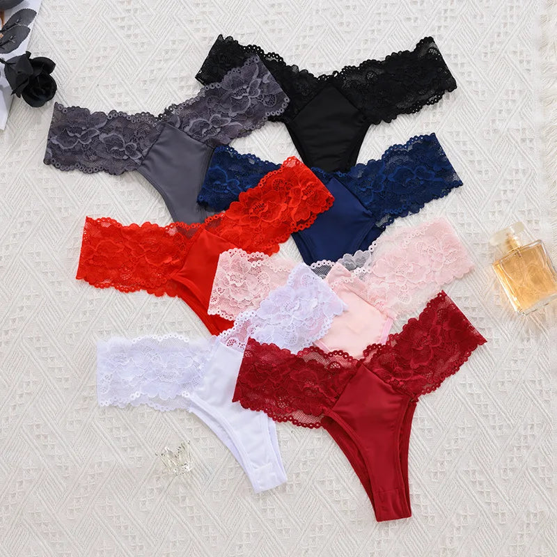 Fio Dental Feminino em Renda Semitransparente – Lingerie Sexy e Confortável

Descubra o equilíbrio perfeito entre sensualidade e conforto com este fio dental feminino confeccionado em renda semitransparente de alta qualid